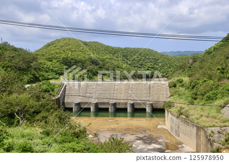 Fukuchi Dam, Lake Fukukami Outlet (Kunigami District, Okinawa Prefecture) Fukuchi Dam, Lake Fukukami Outlet (Kunigami District, Okinawa Prefecture) 125978950