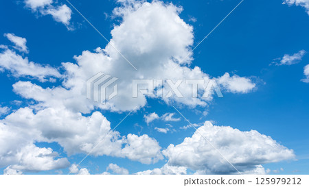 Summer refreshing blue sky and white cumulus clouds Summer refreshing blue sky and white cumulus clouds 125979212