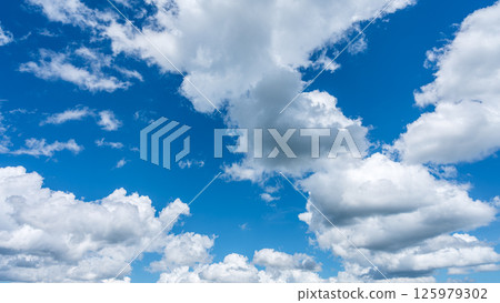Summer refreshing blue sky and white cumulus clouds Summer refreshing blue sky and white cumulus clouds 125979302