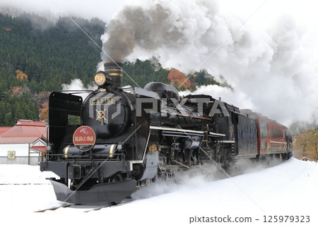 Snow landscape and autumnal leaves Yue Xi West line SL 125979323