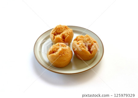 Steamed kinako bread 125979329