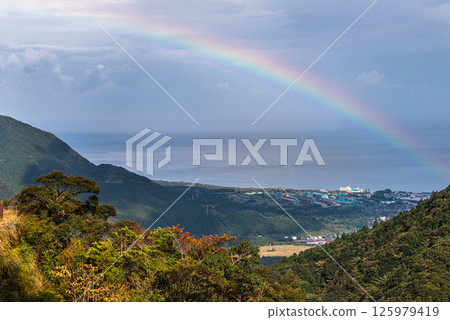 Yakushima Offshore Alps: Beautiful rainbow and autumn leaves (November) Yakushima Offshore Alps: Beautiful rainbow and autumn leaves (November) 125979419