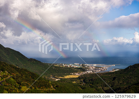 Yakushima Offshore Alps: Beautiful Rainbow (December) Yakushima Offshore Alps: Beautiful Rainbow (December) 125979629