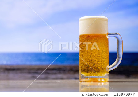 美味的仲夏生啤酒 125979977