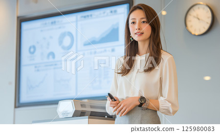business woman giving a presentation 125980083