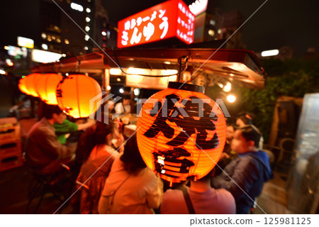 Nakasu Yatai Village, red lanterns, Hakata image scenery, Fukuoka's popular night spot, Nakasu, Hakata Ward, Fukuoka City 125981125