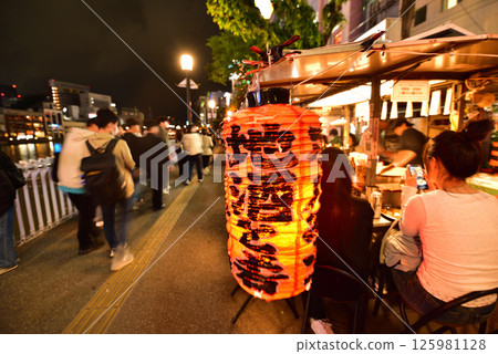 Nakasu Yatai Village, red lanterns, Hakata image scenery, Fukuoka's popular night spot, Nakasu, Hakata Ward, Fukuoka City 125981128