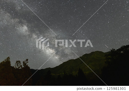 The Milky Way in the Yakushima Offshore Alps (July) Midsummer night sky and the beautiful Milky Way 125981301