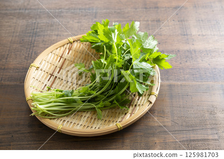 三片葉子 三片葉子 125981703