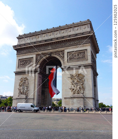凱旋門 125982025