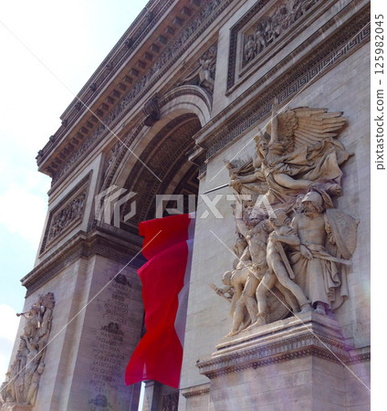 Arc de Triomphe  125982045
