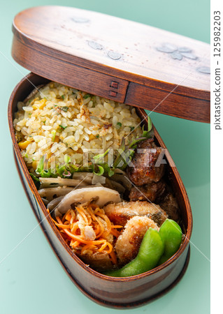Homemade bento lunch box: Wappa-meshi 125982203