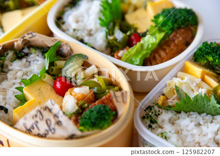 Homemade bento lunch box: Wappa-meshi 125982207