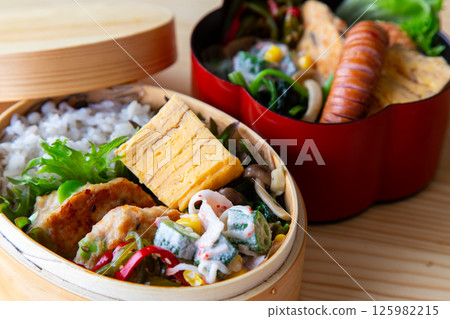 Homemade bento lunch box: Wappa-meshi 125982215