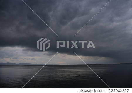 春海雲霧繚繞 125982297