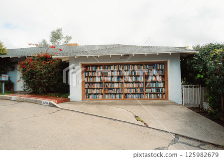 Hollywood 2 125982679