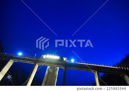 Utsui Station on the San'in Line, which shone like a space station before it was closed 125983344