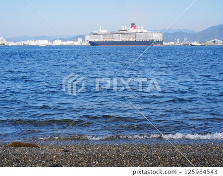 Shizuoka Prefecture, Sazanami and Queen Elizabeth, April Shizuoka Prefecture, Sazanami and Queen Elizabeth, April 125984543