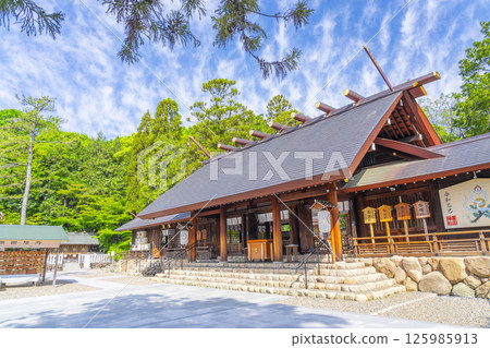 廣田神社~綠樹環繞的拜殿(兵庫縣西宮市) 廣田神社~綠樹環繞的拜殿(兵庫縣西宮市) 125985913