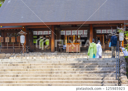 Hirota Shrine - The worship hall surrounded by fresh greenery (Nishinomiya City, Hyogo Prefecture) Hirota Shrine - The worship hall surrounded by fresh greenery (Nishinomiya City, Hyogo Prefecture) 125985923