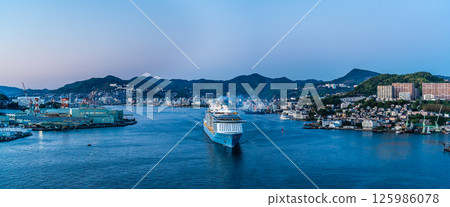 海洋光譜、女神大橋的夜景、全景【長崎市】 125986078
