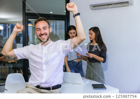 Businessmans crew working with new startup project in modern Office 125987754