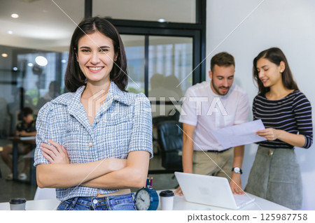 Businessmans crew working with new startup project in modern Office 125987758
