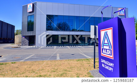 Warsaw, Poland. 1 May 2025. Logo and building of an Aldi market aut new store. Aldi is a supermarket that has stores in many countries around the world. Warsaw, Poland. 1 May 2025. Logo and building of an Aldi market aut new store. Aldi is a supermarket that has stores in many countries around the world. 125988187