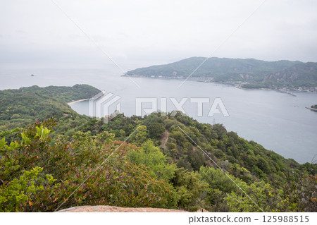 日本岡山縣笠岡市白石島美麗的春日風景 日本岡山縣笠岡市白石島美麗的春日風景 125988515