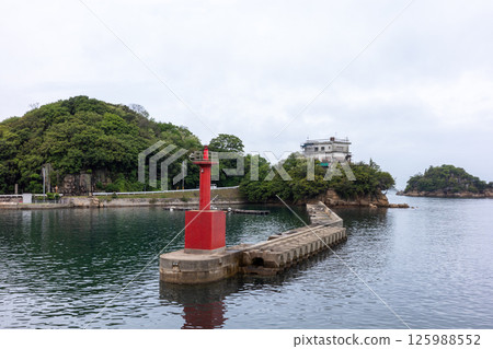 日本岡山縣笠岡市白石島美麗的春日風景 125988552