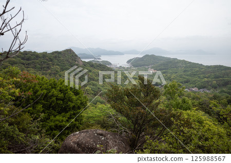 日本岡山縣笠岡市白石島美麗的春日風景 日本岡山縣笠岡市白石島美麗的春日風景 125988567