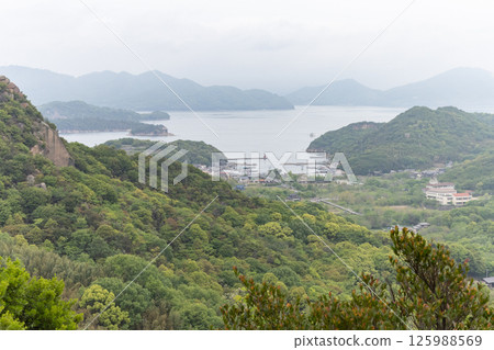 日本岡山縣笠岡市白石島美麗的春日風景 日本岡山縣笠岡市白石島美麗的春日風景 125988569