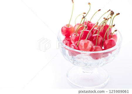Yamagata Prefecture high-quality cherries white background Yamagata Prefecture high-quality cherries white background 125989061