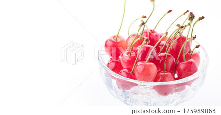山形縣優質櫻桃白色背景 山形縣優質櫻桃白色背景 125989063