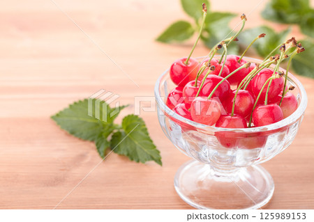 High-quality cherries from Yamagata Prefecture 125989153