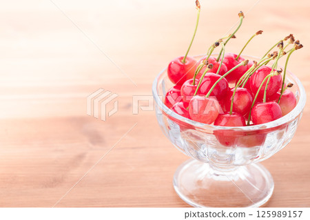 High-quality cherries from Yamagata Prefecture 125989157