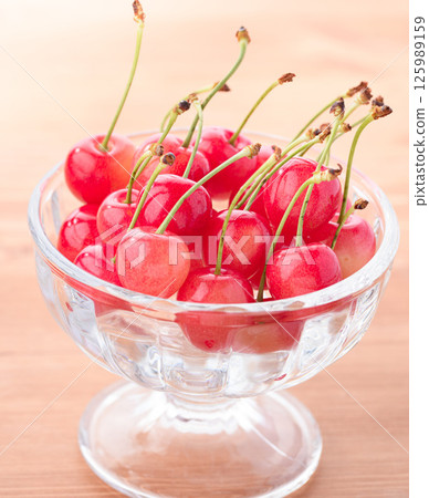 High-quality cherries from Yamagata Prefecture High-quality cherries from Yamagata Prefecture 125989159