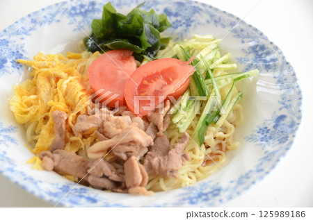 Chilled Chinese noodles and home cooking Chilled Chinese noodles and home cooking 125989186