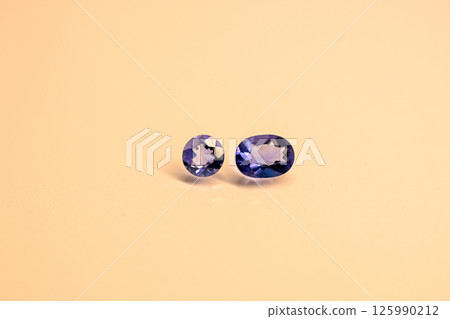Color change fluorite_incandescent_02 125990212