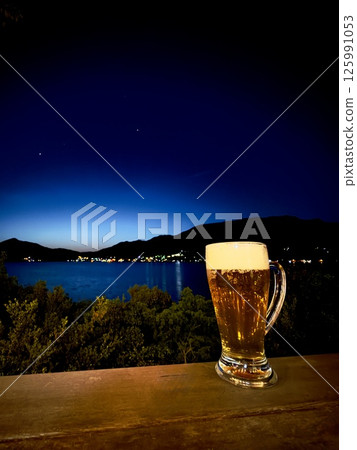 瀨戶內夜晚喝精釀啤酒 125991053