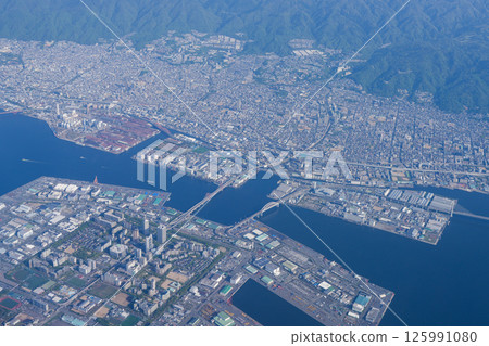 After taking off from Itami Airport, Nishinomiya - Ashiya - Kobe - Akashi Kaikyo Bridge 125991080