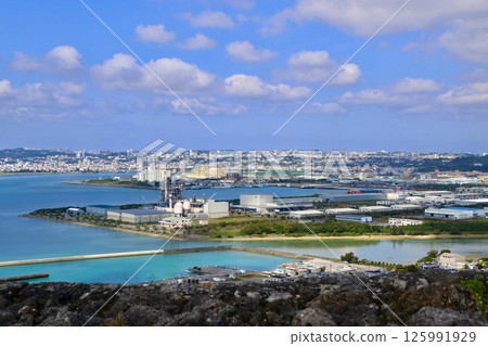 從勝連城遺址向西望去的景色（沖繩縣宇流麻市） 125991929