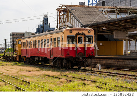 停泊在五井機務段的小湊鐵道列車 125992428