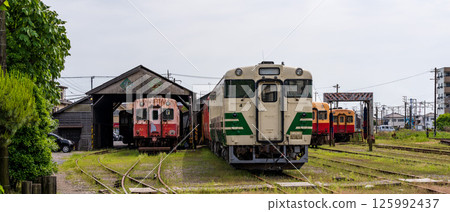 停泊在五井機務段的小湊鐵道列車 125992437