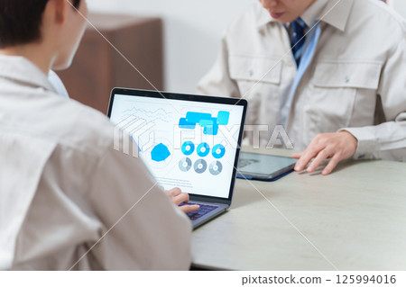 Businessmen in work clothes having a meeting 125994016