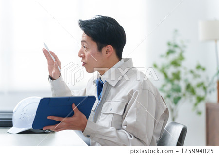 Businessmen in work clothes having a meeting 125994025