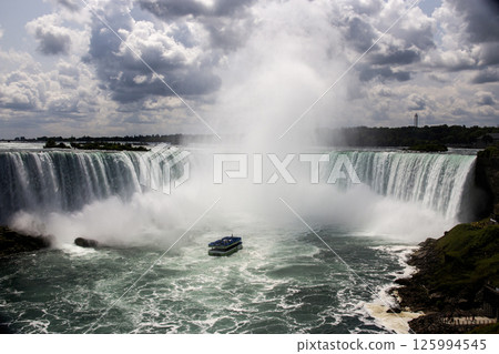 Experience the Power of Niagara Falls With a Boat Tour on a Sunny Day 125994545