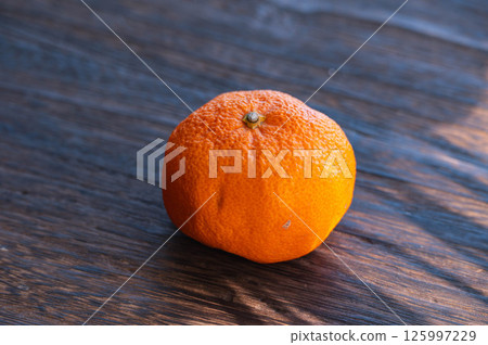 Wrinkled old Unshu mandarins Wrinkled old Unshu mandarins 125997229