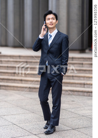Businessman image 125998356