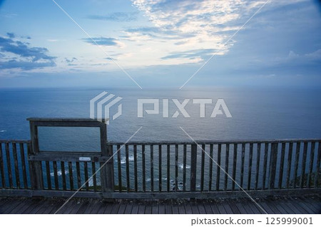 從小笠原市父島氣象站看到的大海 125999001